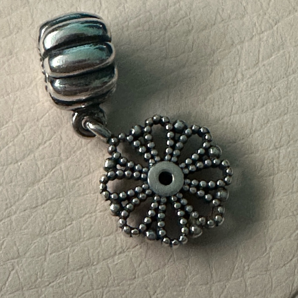 Pandora Retired Lace Flower Dangle Clip - Picture 5 of 8